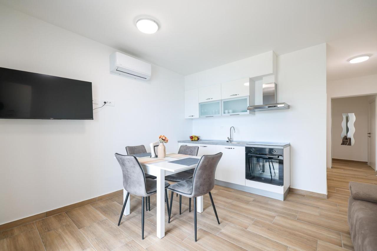 Beachfront Apartments Tic With Seaview Miletici Extérieur photo