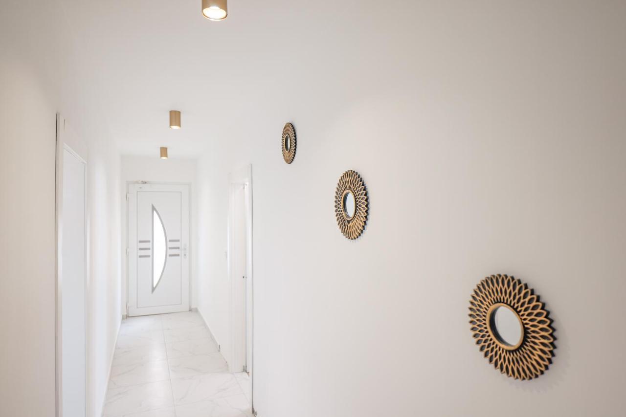 Beachfront Apartments Tic With Seaview Miletici Extérieur photo