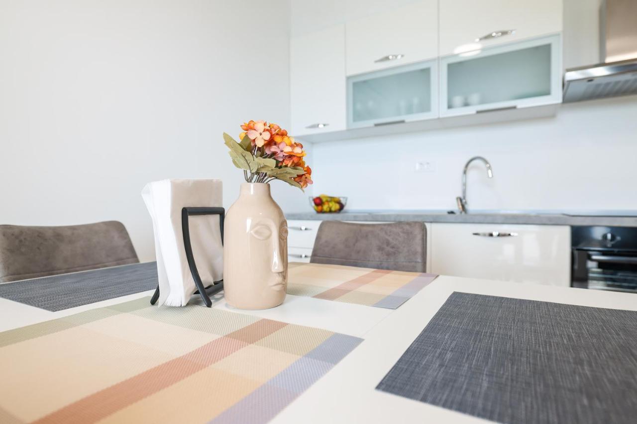 Beachfront Apartments Tic With Seaview Miletici Extérieur photo