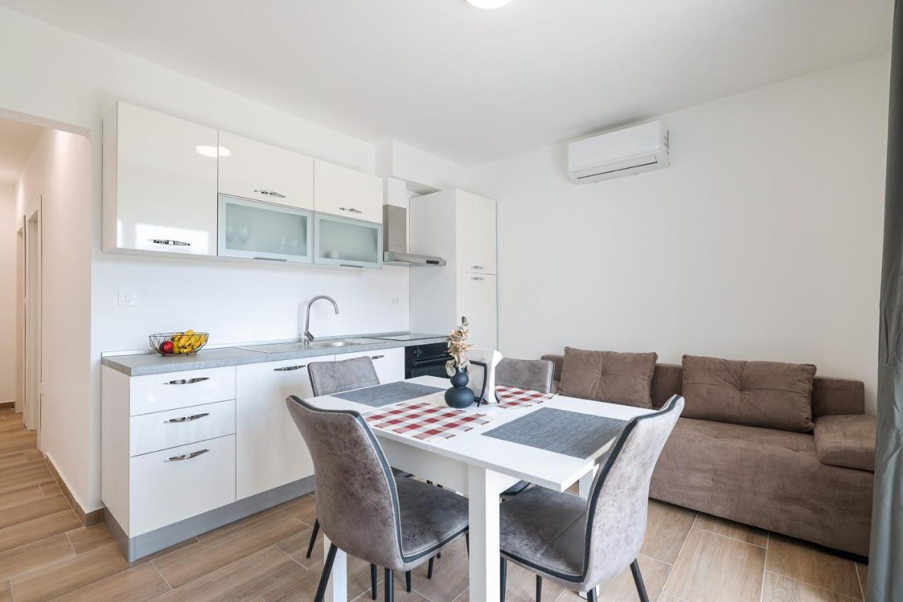 Beachfront Apartments Tic With Seaview Miletici Extérieur photo