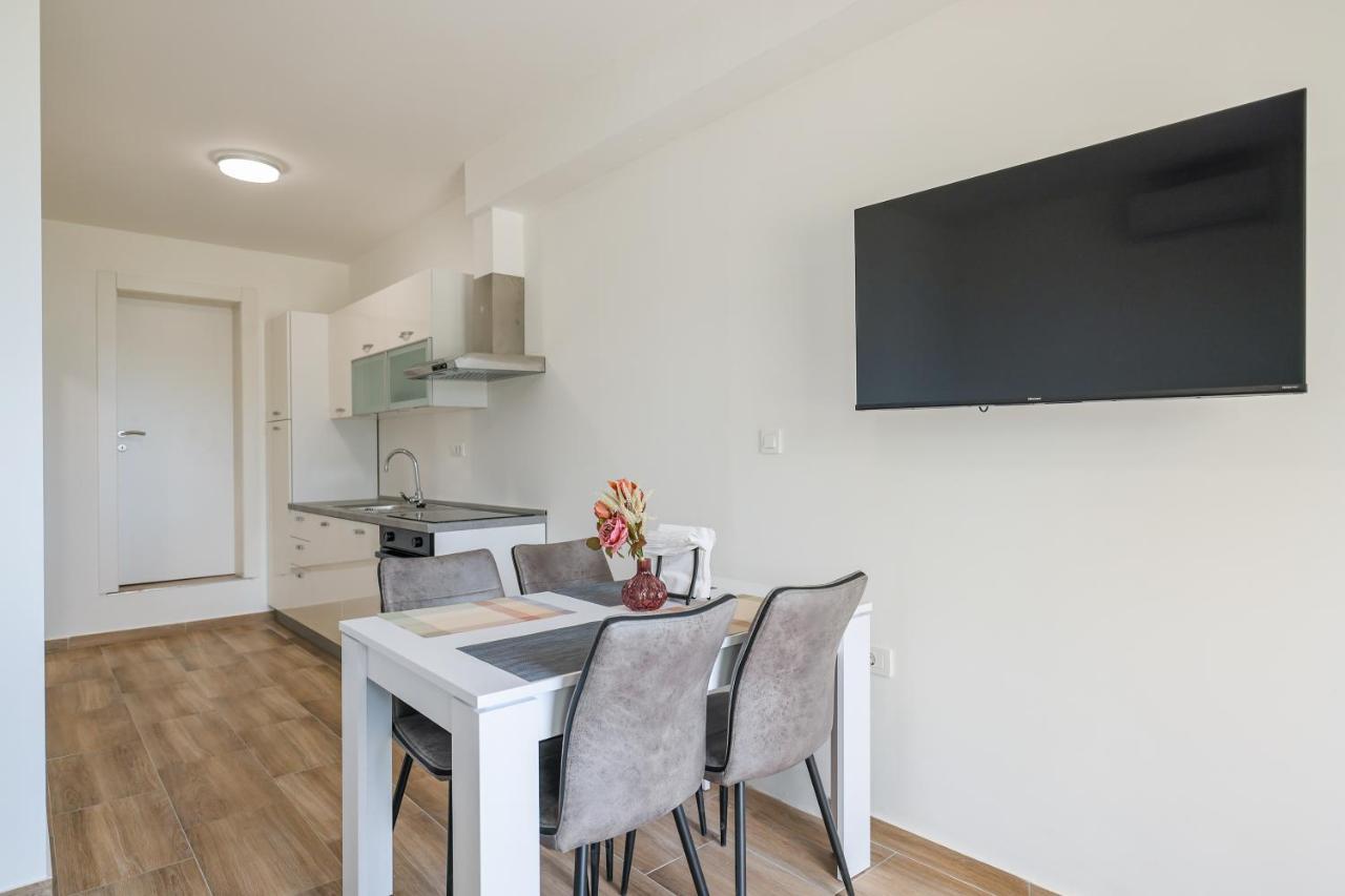 Beachfront Apartments Tic With Seaview Miletici Extérieur photo