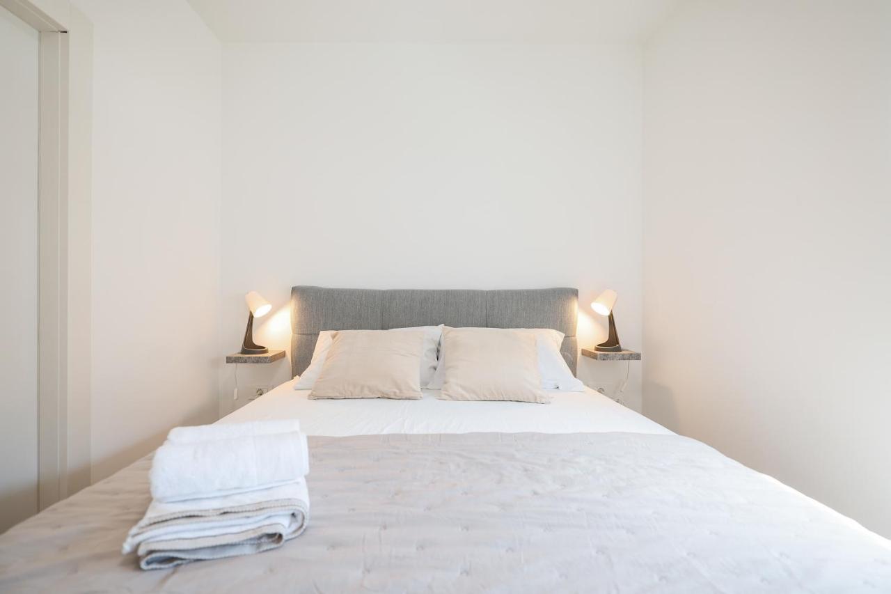Beachfront Apartments Tic With Seaview Miletici Extérieur photo