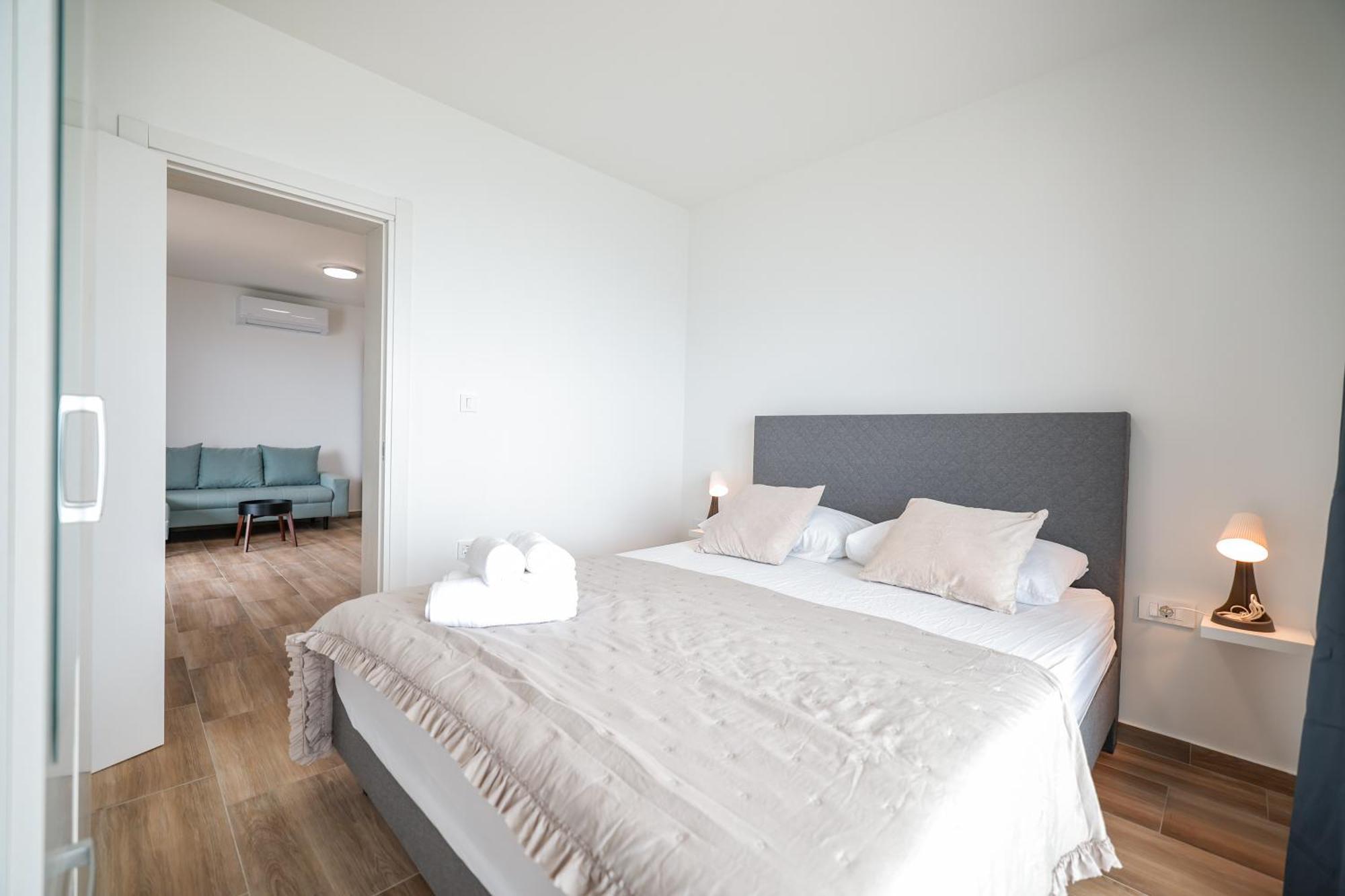 Beachfront Apartments Tic With Seaview Miletici Extérieur photo